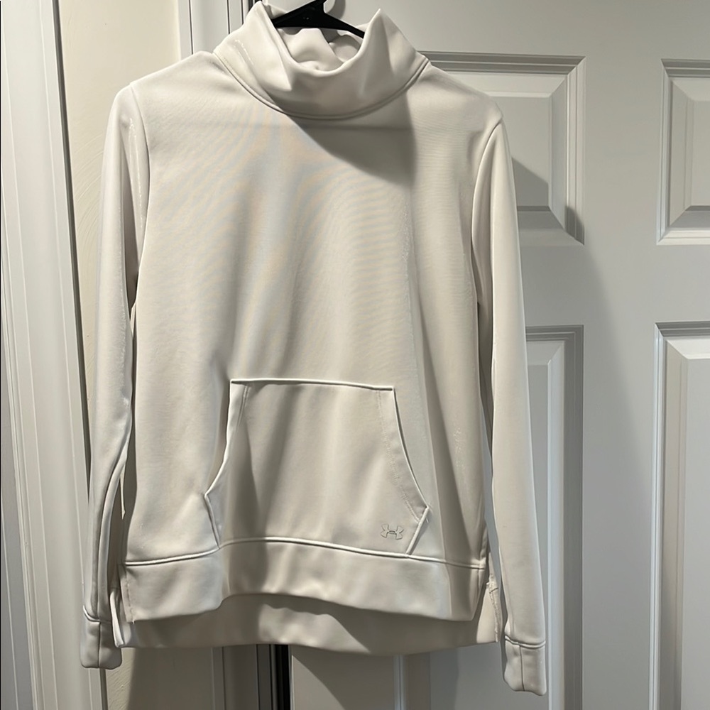 Women’s white under Armour sweatshirt
